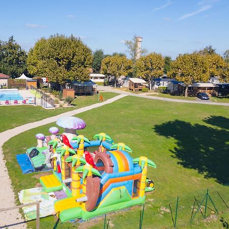 Отель L'Oasis Des Dombes Amberieux-en-Dombes Экстерьер фото
