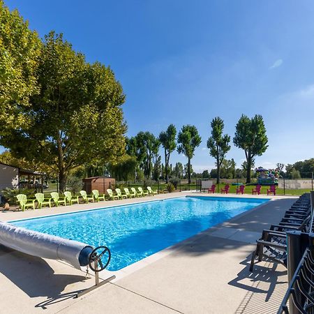 Отель L'Oasis Des Dombes Amberieux-en-Dombes Экстерьер фото