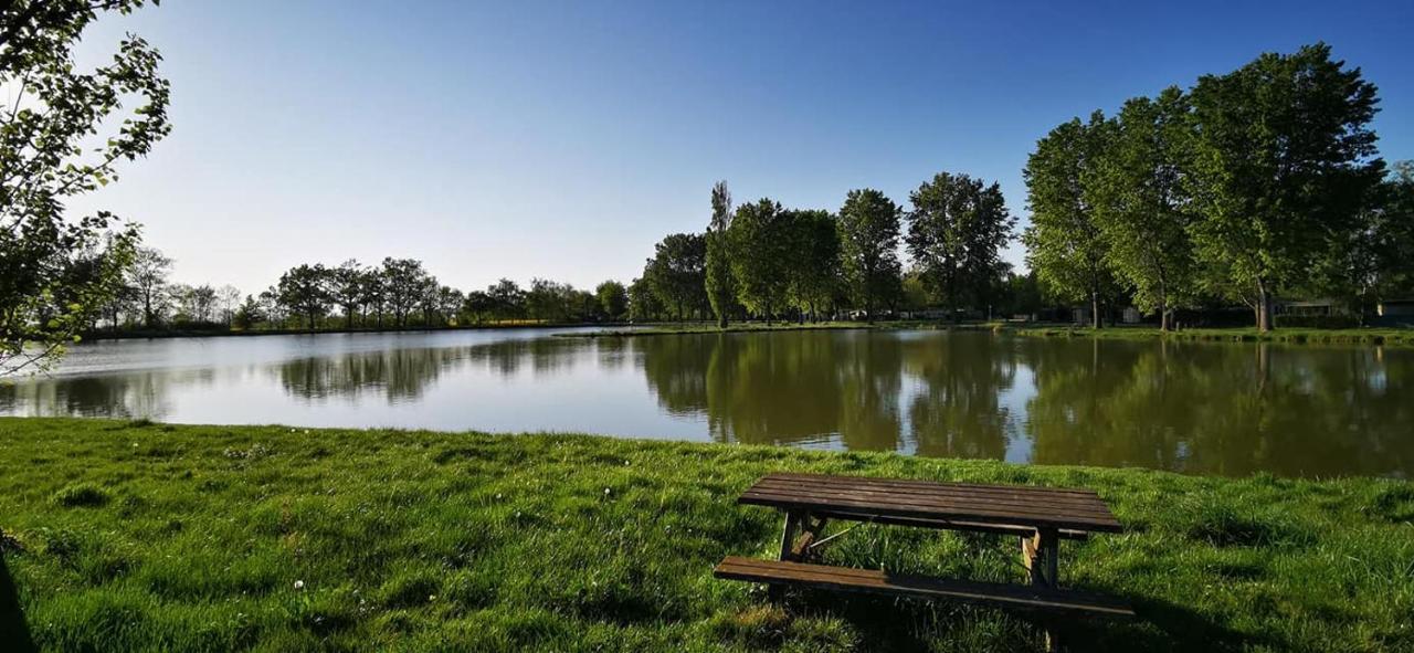 Отель L'Oasis Des Dombes Amberieux-en-Dombes Экстерьер фото