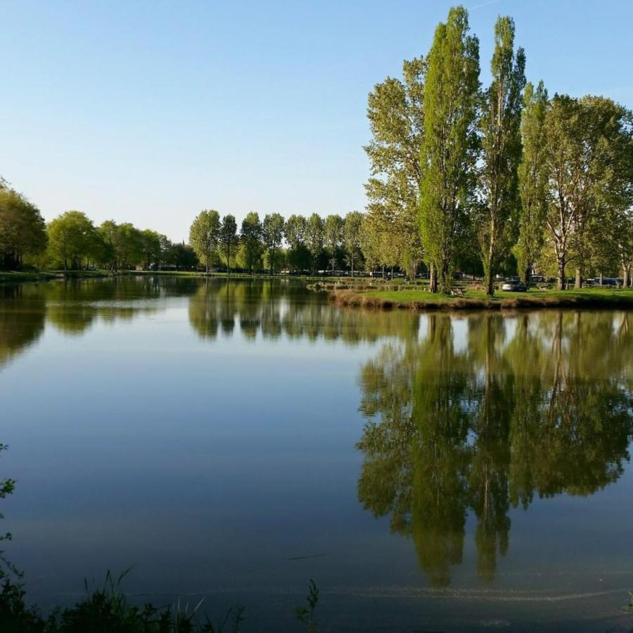 Отель L'Oasis Des Dombes Amberieux-en-Dombes Экстерьер фото